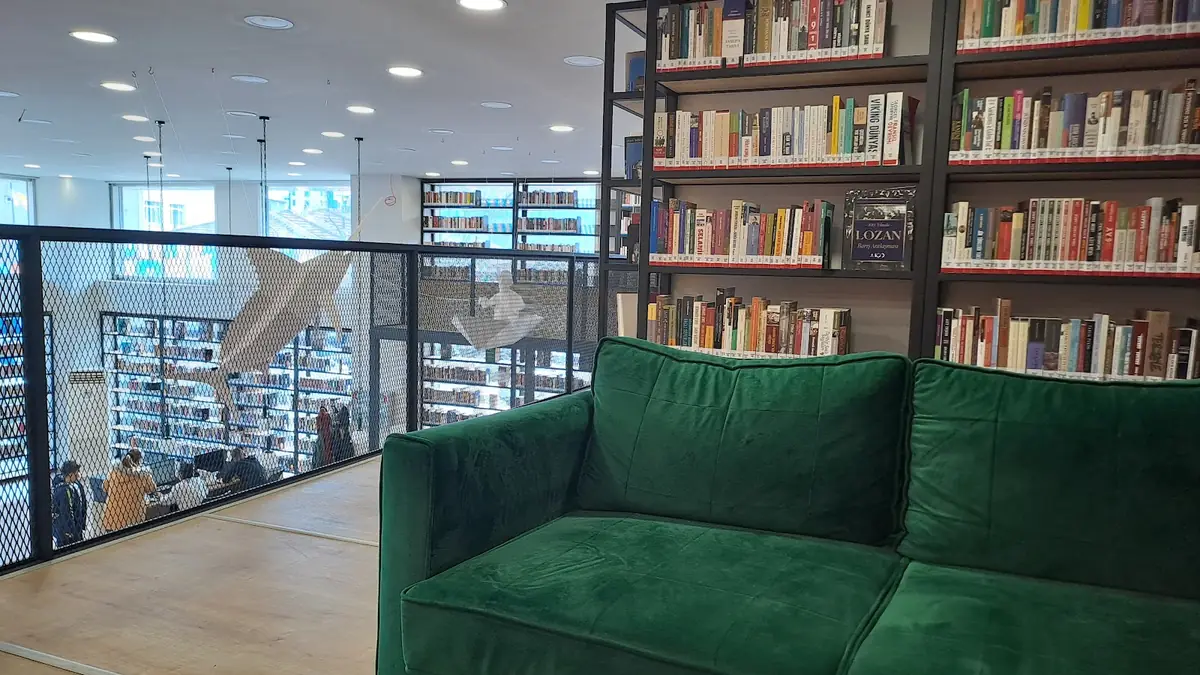 Muzaffer İzgü Kütüphanesi, Maltepe
